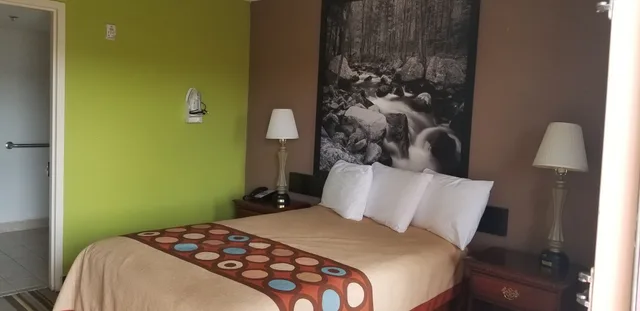 غرفة بسرير مزدوج للمدخنين لذوي الإعاقة، Super 8 By Wyndham Ruther Glen Kings Dominion Area 2/3