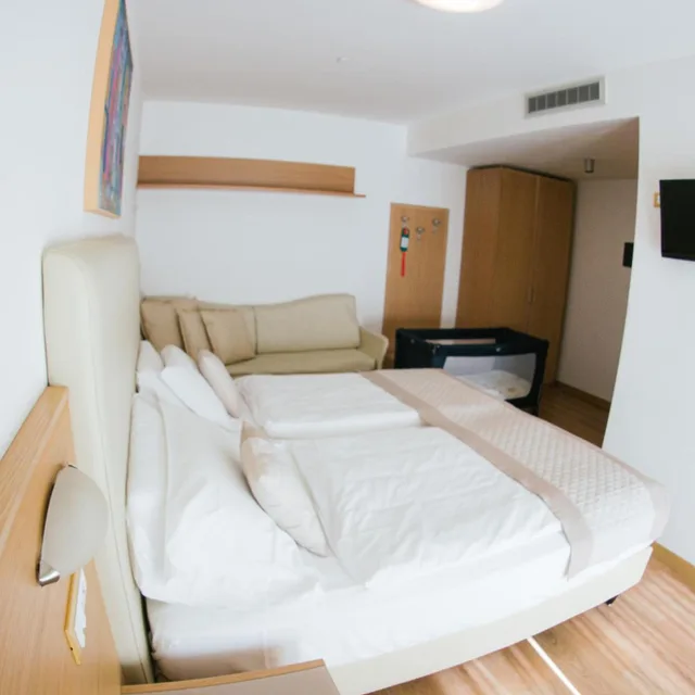 Deluxe, Double Bed, Lateral Side Sea View، Hotel Bristol 3/10