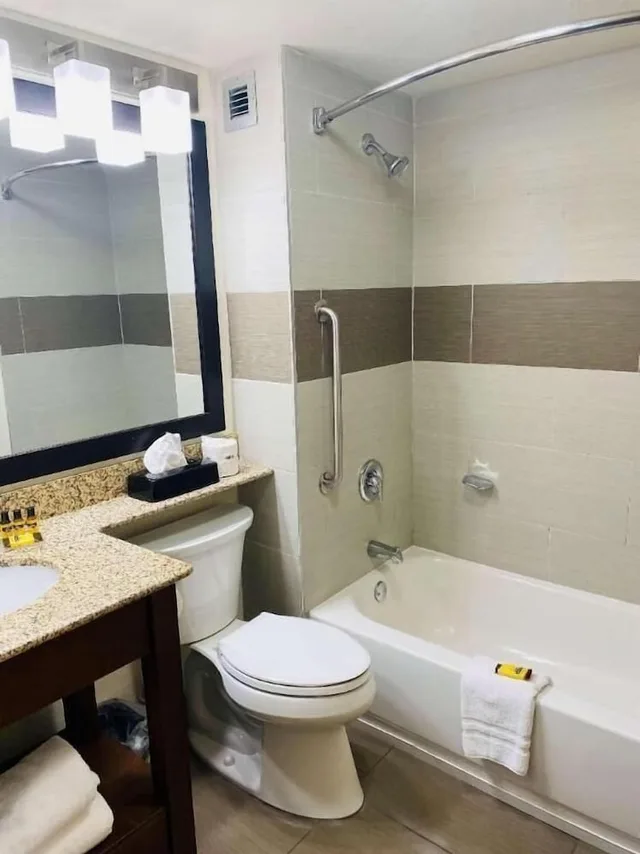 غرفة بسرير كينج لذوي الإعاقة، Spark by Hilton Syracuse Carrier Circle 7/8