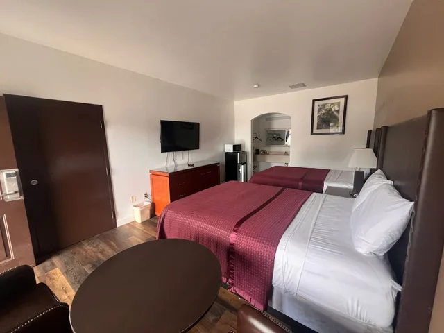 2 Full Beds Non-Smoking، Budget inn by Oyo San Augustine 3/9