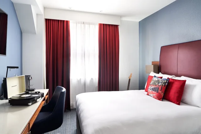 غرفة تنفيذية بسرير مزدوج مع دخول صالة النادي، The Cumberland, London 2/4