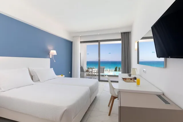 غرفة قياسية بسريرين منفصلين بإطلالة على البحر، Belair Beach Hotel 2/10