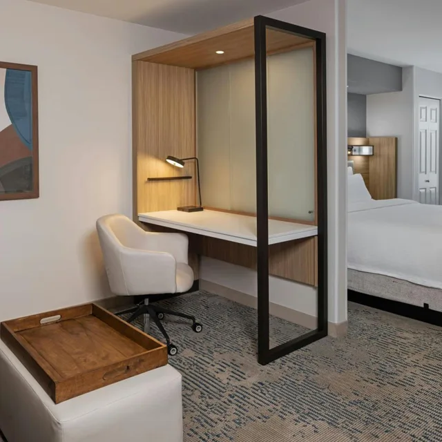 جناح بسرير كينج مع سرير سحّاب إضافي مع أريكة لذوي الإعاقة، SpringHill Suites Lancaster Palmdale 9/10