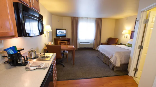 استوديو بسرير كوين للمدخنين، Candlewood Suites Joplin 3/4