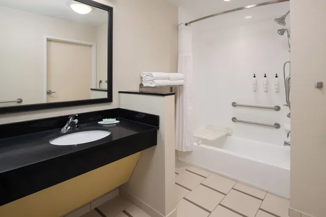 استوديو بسرير كينج مع أريكة لذوي الإعاقة، Fairfield Inn Suites Tampa Westshore Airport 5/5