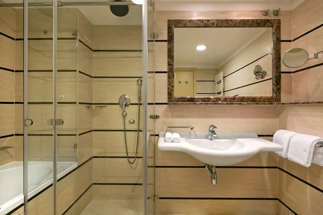 غرفة بسرير مزدوج، Le Meridien Lav 1/1