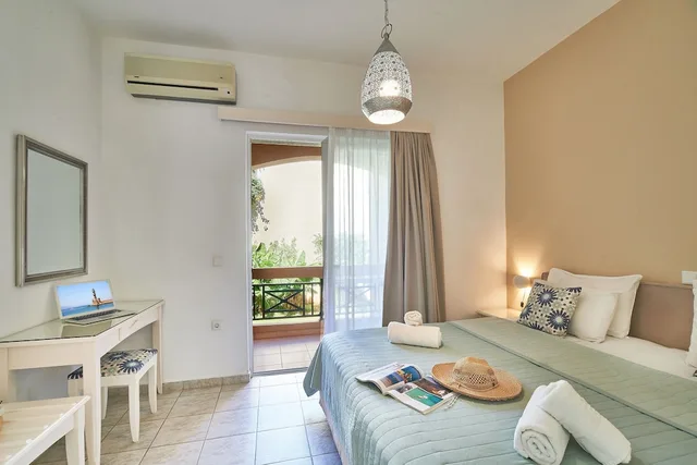Apartment, King Bed, Sofa, Balcony, Ground Floor, Solon Apartments 5/10