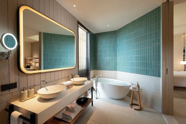 غرفة بسرير كينج بشرفة، Hilton Burau Bay Langkawi Resort 7/20