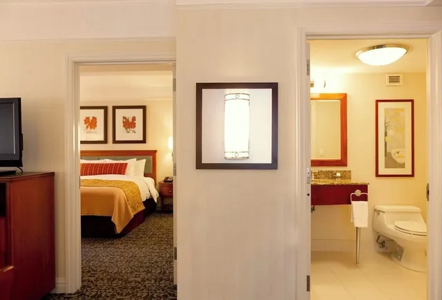 جناح بريميير بسرير كوين بمنطقة جلوس، San Carlos Hotel 4/6