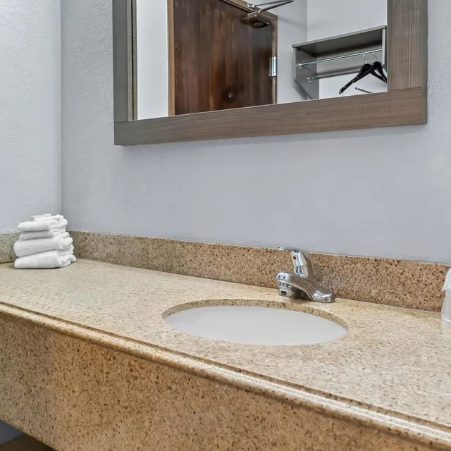 استوديو بسرير كينج، Red Roof Inn Flint 9/10