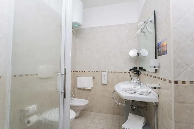غرفة قياسية بسرير مزدوج وسرير فردي بإطلالة على الحديقة، Tichos Greenblu Hotel 3/3