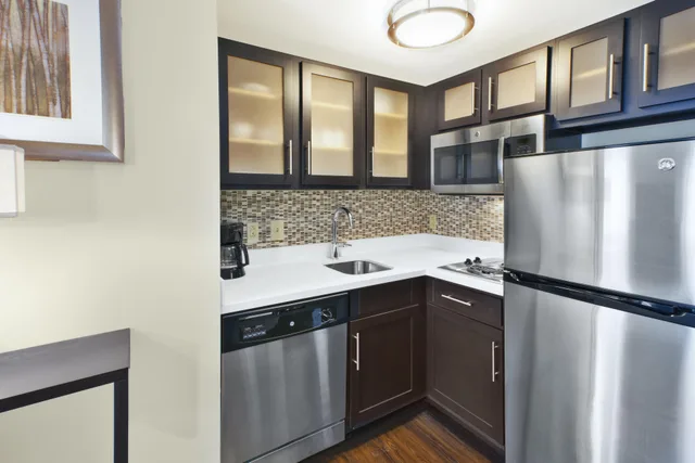 جناح استوديو بسرير كوين مع أريكة، Staybridge Suites Cleveland Mayfield Heights Beachwood 1/1
