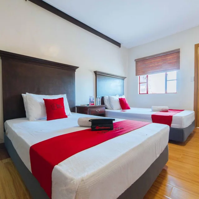 غرفة ديلوكس بسرير مزدوج، RedDoorz Plus @ Starhomes Olivianville 1/10