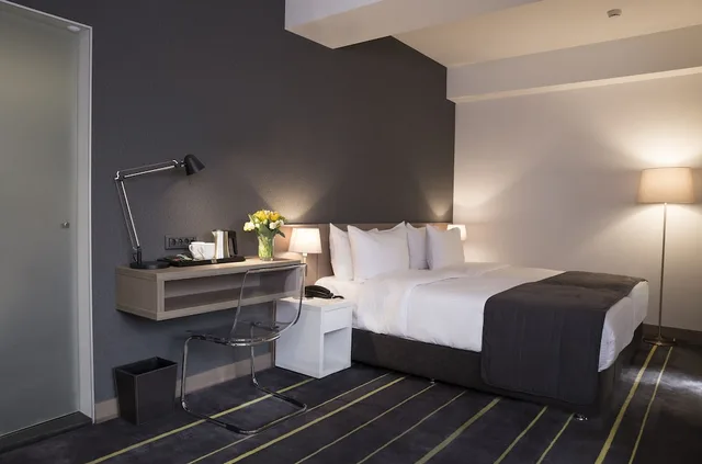 غرفة ديلوكس بسريرين منفصلين مع أريكة، Nova Hotel Yerevan 1/3