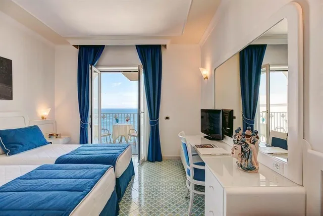 غرفة بريميوم بإطلالة جزئية على البحر، Grand Hotel Riviera 2/8