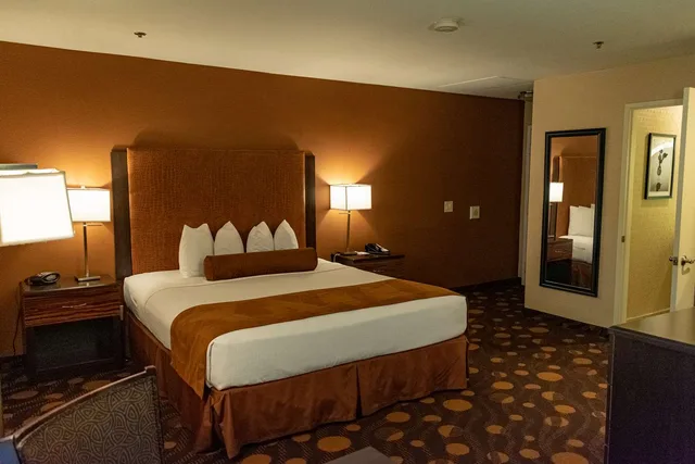غرفة بسرير كينج، Best Western Plus Suites Hotel Coronado Island 1/5