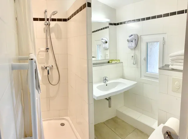 غرفة قياسية بسرير مزدوج، Auberge Cigaloise 5/5
