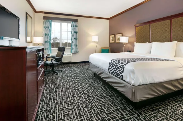 غرفة ديلوكس بسرير كينج لذوي الإعاقة، La Quinta Inn And Suites By Wyndham Lindale 1/8