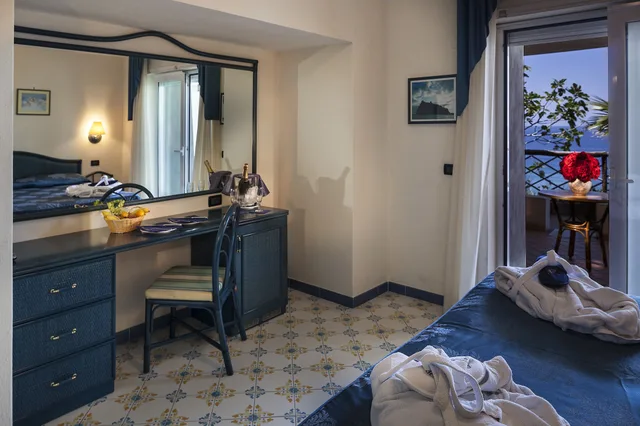 غرفة كومفورت بسرير مزدوج بإطلالة على البحر، Sorriso Thermae Resort and Spa 2/3