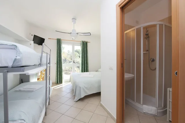 Room, Triple, 1 Double and 1 Single Bed, Villa Wanda 2/4