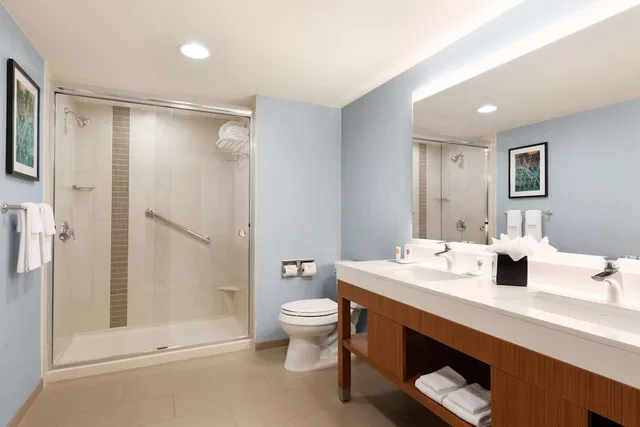 غرفة ديلوكس بسريرين كوين مع أريكة، Hyatt Place Houston / The Woodlands 8/10