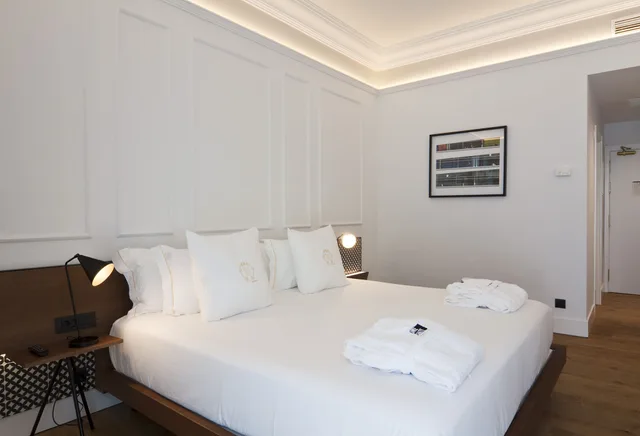 Standard, King Bed, Courtyard View, Hotel One Shot Reina Victoria 1/10