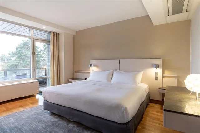 جناح جونيور بسرير كينج بإطلالة جزئية على البحر، Hilton Helsinki Kalastajatorppa 1/4