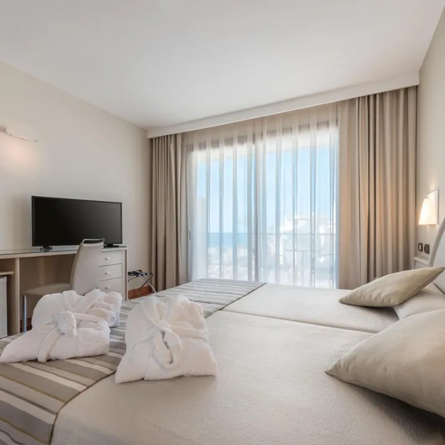 غرفة بريميوم ثلاثية، Gran Hotel Costa del Sol 3/3