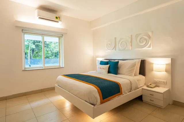 Connecting, Double Bed, No Balcony، Zone Connect Calangute 3/9