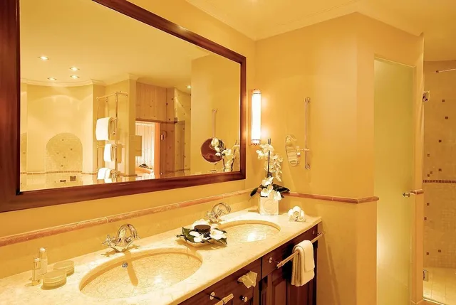 Ocean, Suite, Twin Beds, Beach View، Yachthafenresidenz Hohe Duene 3/5