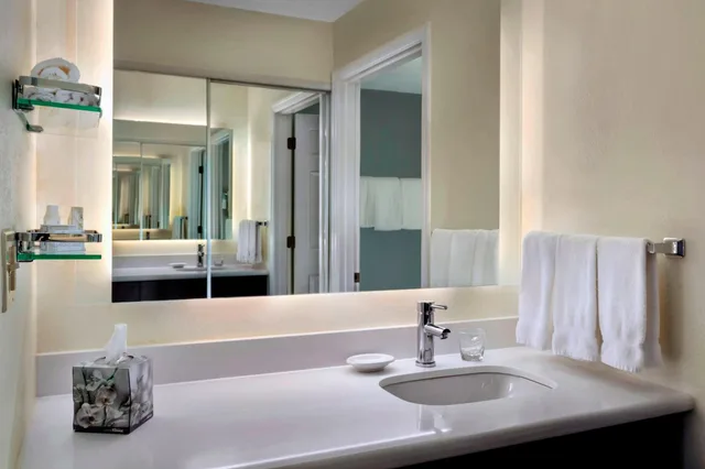 جناح بسرير كوين بغرفة نوم واحدة مع أريكة للمدخنين لذوي الإعاقة، Residence Inn Cranberry Township Pittsburgh by Marriott 1/1