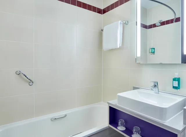 غرفة بسريرين مزدوجين، Leonardo Hotel Exeter 2/2