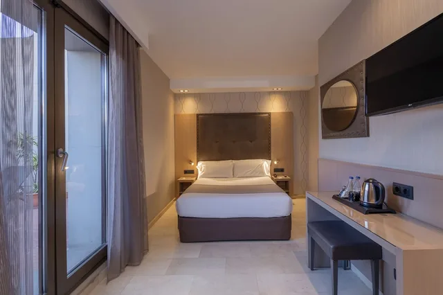 Room, Twin Beds, Terrace, Gran Hotel Barcino 3/4