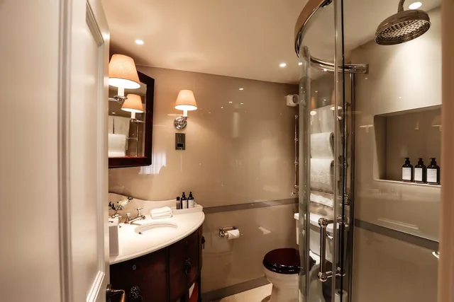 غرفة سوبيريور بسرير كينج، Henry's Townhouse 5/5