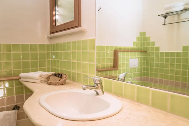 غرفة قياسية ثلاثية بسرير كينج وسرير فردي بإطلالة على الحديقة، Aldiola Country Resort 5/5