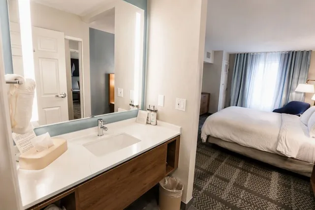 جناح بسريرين كوين بغرفتي نوم بمطبخ لذوي الإعاقة، Staybridge Suites Silicon Valley Milpitas 5/6
