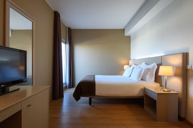 غرفة قياسية بسرير مزدوج، Tryp By Wyndham Porto Centro Hotel 1/7