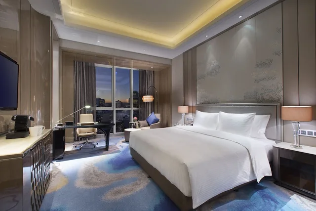 Superior, King Bed, City View, Pullman Yantai Center 2/10