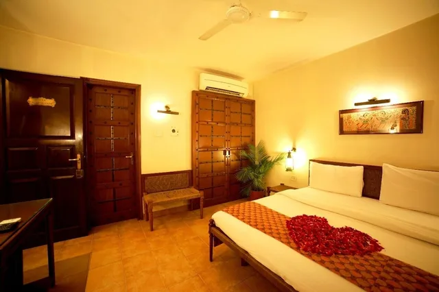 Deluxe, Queen Bed, PALACE ON GANGES 1/10