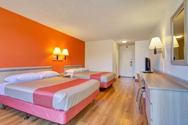 غرفة بسريرين كوين، Motel6 Belmont, CA San Francisco Redwood City 2/10