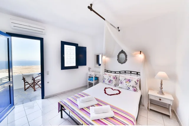 غرفة قياسية بسريرين منفصلين بإطلالة على البحر، Agnadi Villa 6/10