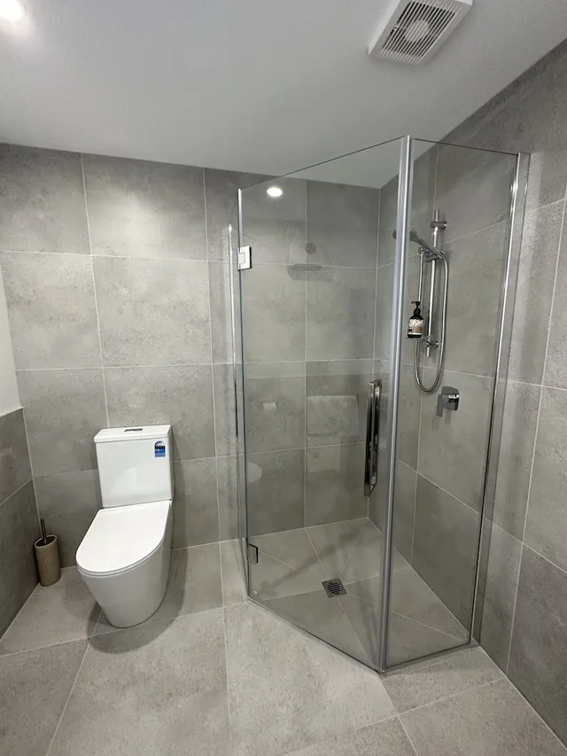 جناح بسرير كوين، Baycourt Lakefront Motel 2/2