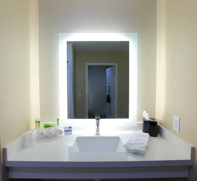 غرفة قياسية بسرير كوين، Holiday Inn Express Fargo SW - I-94 Medical Center 2/2