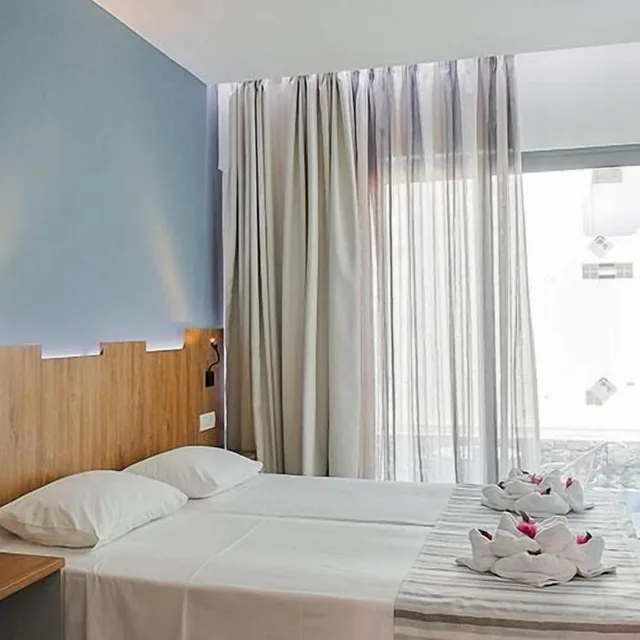غرفة سوبيريور بسرير كوين بإطلالة على المسبح، Pollis Hotel 2/9