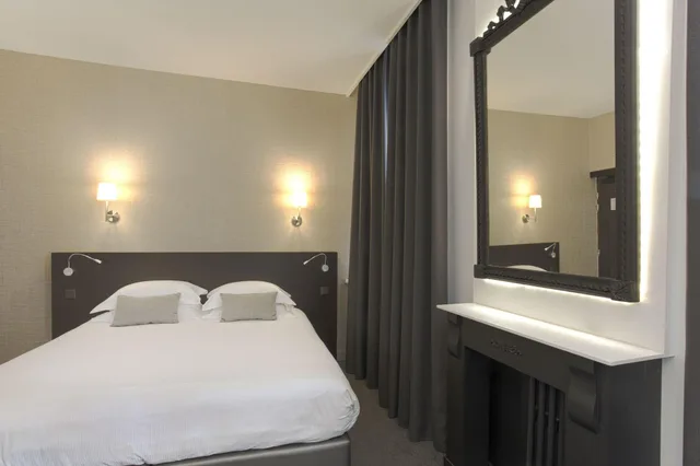 Premium, Double Bed, Hotel Voltaire Opera Nantes 2/4