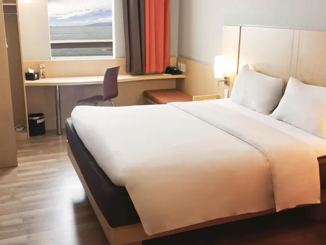 غرفة قياسية بسرير كوين بإطلالة على الجبل، Ibis Padang 2/8
