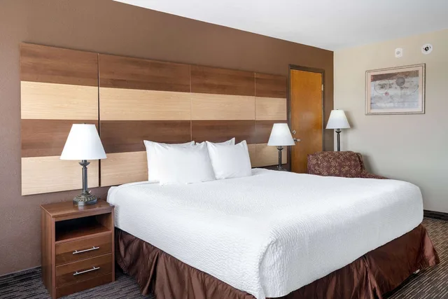 غرفة بسرير كينج، Americinn by Wyndham Cedar Rapids North 4/6