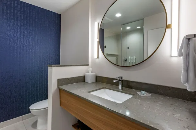 غرفة بسرير كينج لذوي الإعاقة، Fairfield by Marriott Inn & Suites Sandusky 4/4