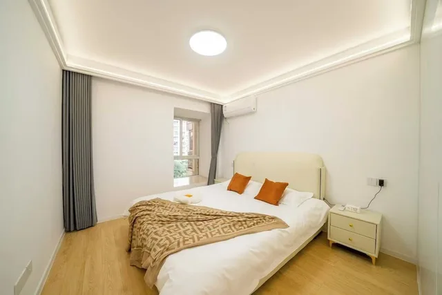 Senior, Apartment, 1 Queen and 1 Single Bed، Book and Bed-People's Square 7/10