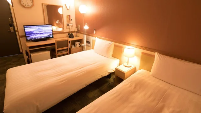 غرفة بسريرين منفصلين، Toyoko inn tokuyama-eki shinkansen-guchi 4/7
